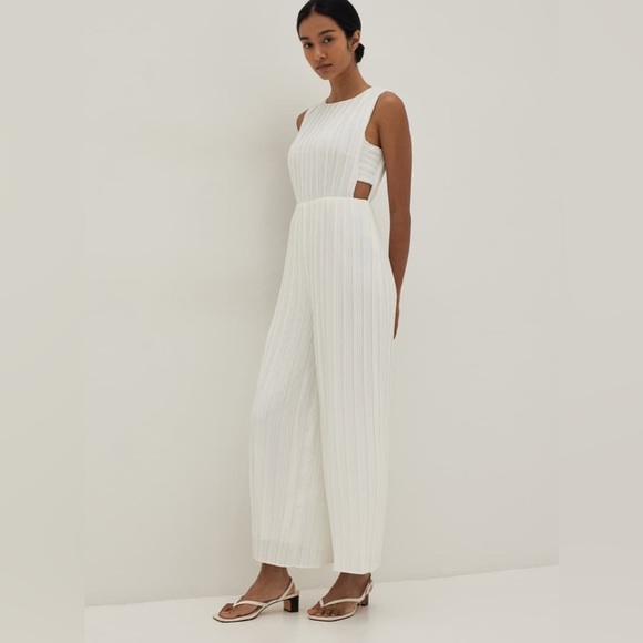 NWT Journee Pleated Jumpsuit size XS - Picture 1 of 8